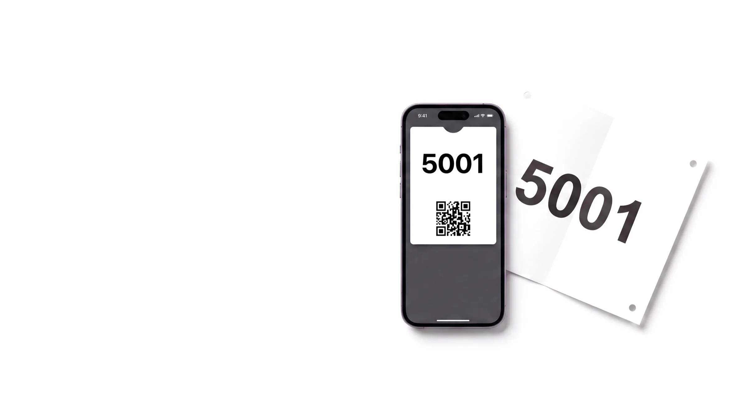 배번 5001 종이 배번표와 같은 번호의 디지털 패스가 표시된 아이폰